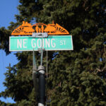 东北Going街：很特别的路名，其他的路牌上没有类似的装饰。