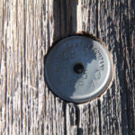 制造商Bell Lumber and Pole公司的小标志，上网查了一下，这是一家1909创立于威斯康星州的企业。