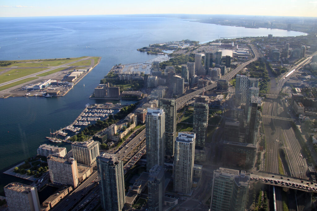 图11: 南望安大略湖 by Reiziuh