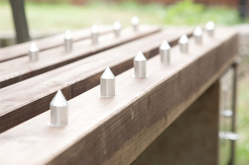 图20：艺术装置 Pay & Sit，钢钉细节（图片来源：landezine.com）